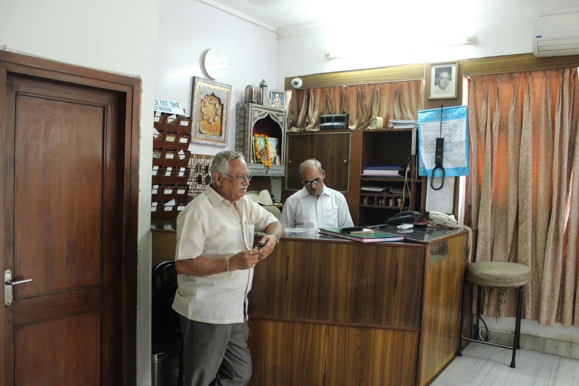 Batra Holiday Home - Couple Friendly Stays Delhi  Ngoại thất bức ảnh